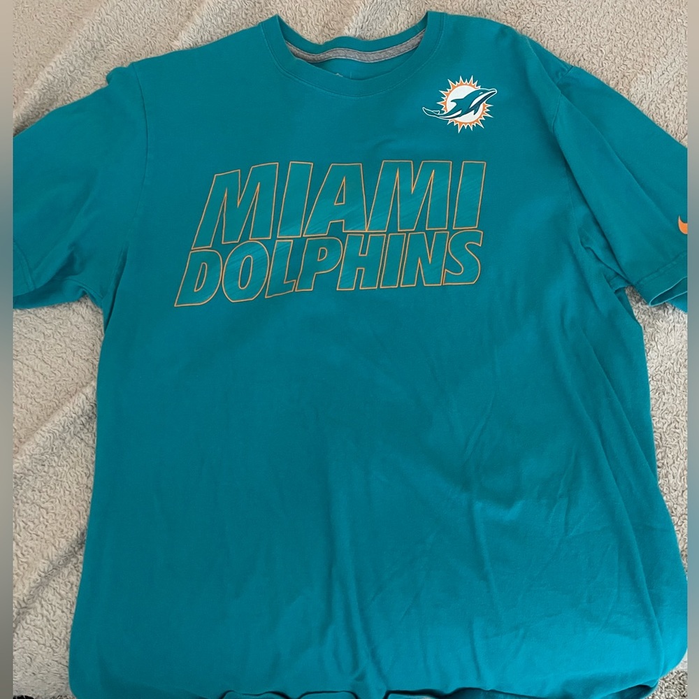 Men’s Miami Dolphins football tshirt